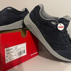 Women’s wide 928 navy blue walking shoe